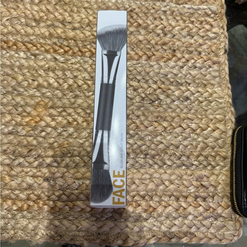 Japonesque Dual-Ended (Conceal & Blend) Makeup Brush - Black and Silver - Picture 6 of 6